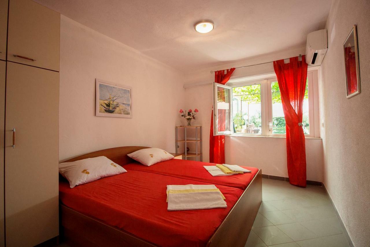 Mrkonjic Branko & Marija Apartmani Оміш Екстер'єр фото