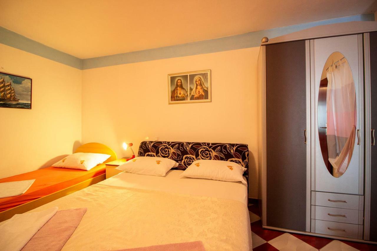 Mrkonjic Branko & Marija Apartmani Оміш Екстер'єр фото