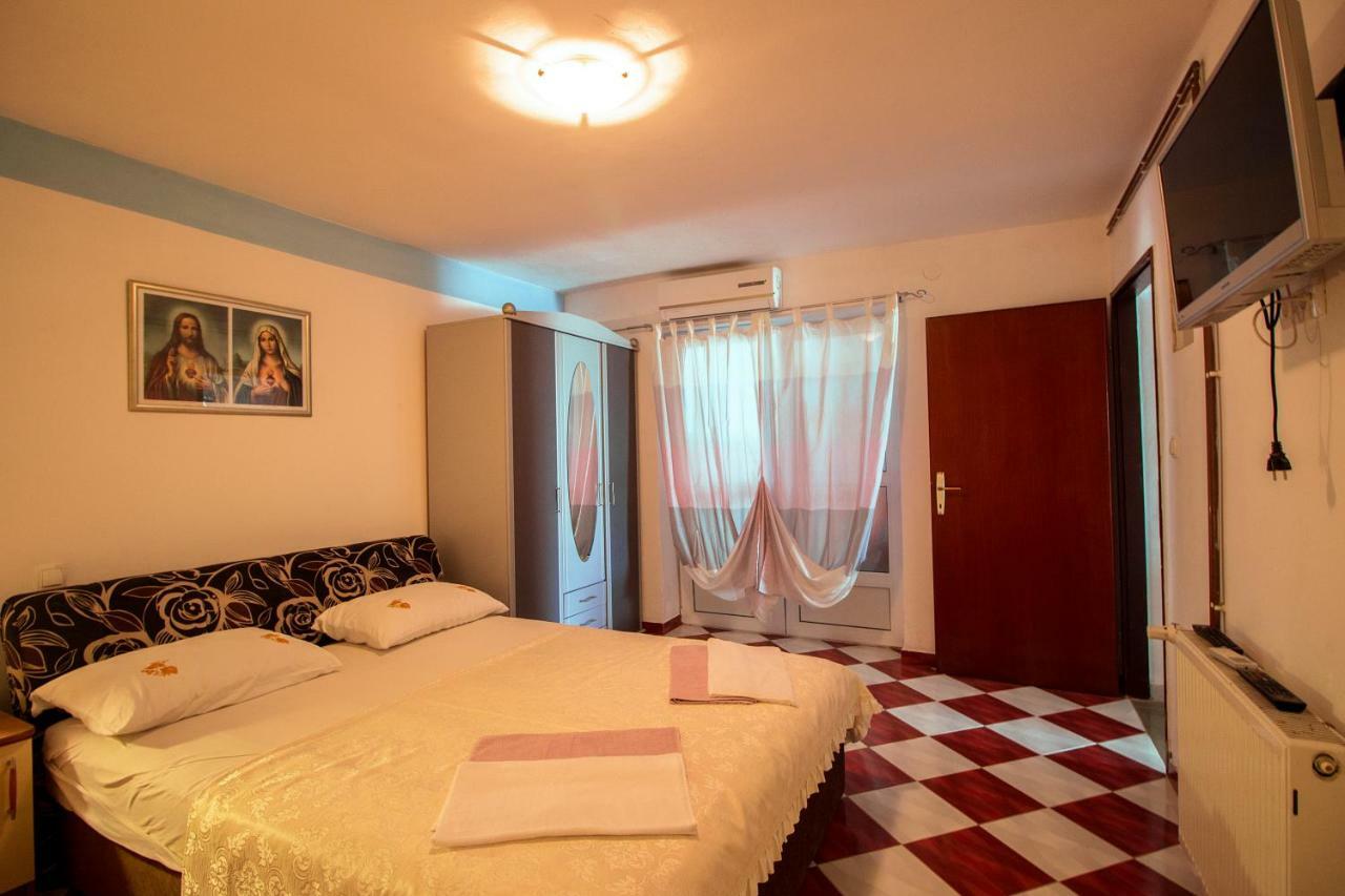 Mrkonjic Branko & Marija Apartmani Оміш Екстер'єр фото