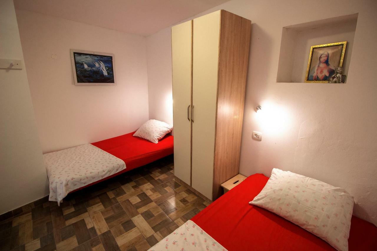 Mrkonjic Branko & Marija Apartmani Оміш Екстер'єр фото