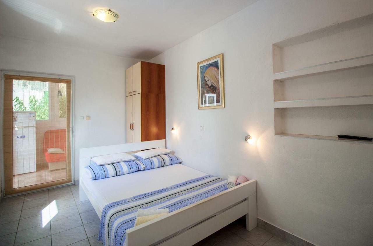 Mrkonjic Branko & Marija Apartmani Оміш Екстер'єр фото