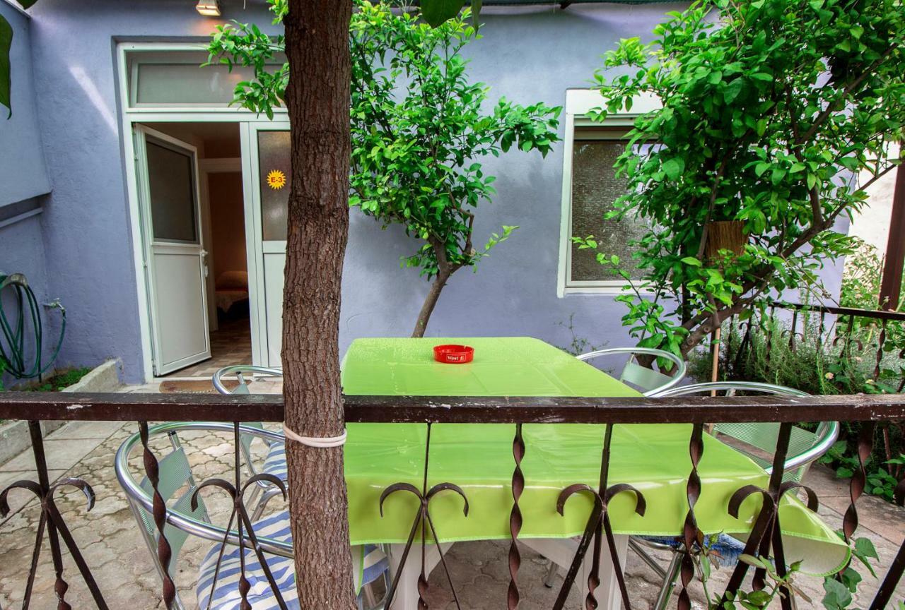 Mrkonjic Branko & Marija Apartmani Оміш Екстер'єр фото