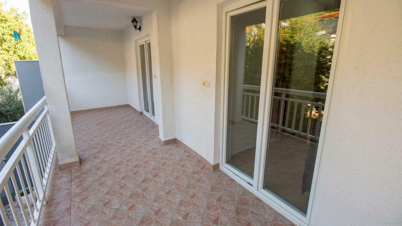 Mrkonjic Branko & Marija Apartmani Оміш Екстер'єр фото