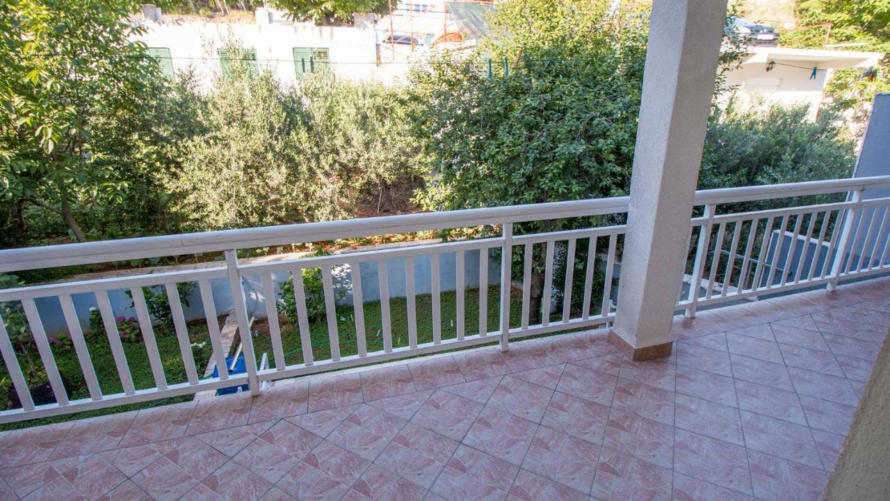 Mrkonjic Branko & Marija Apartmani Оміш Екстер'єр фото
