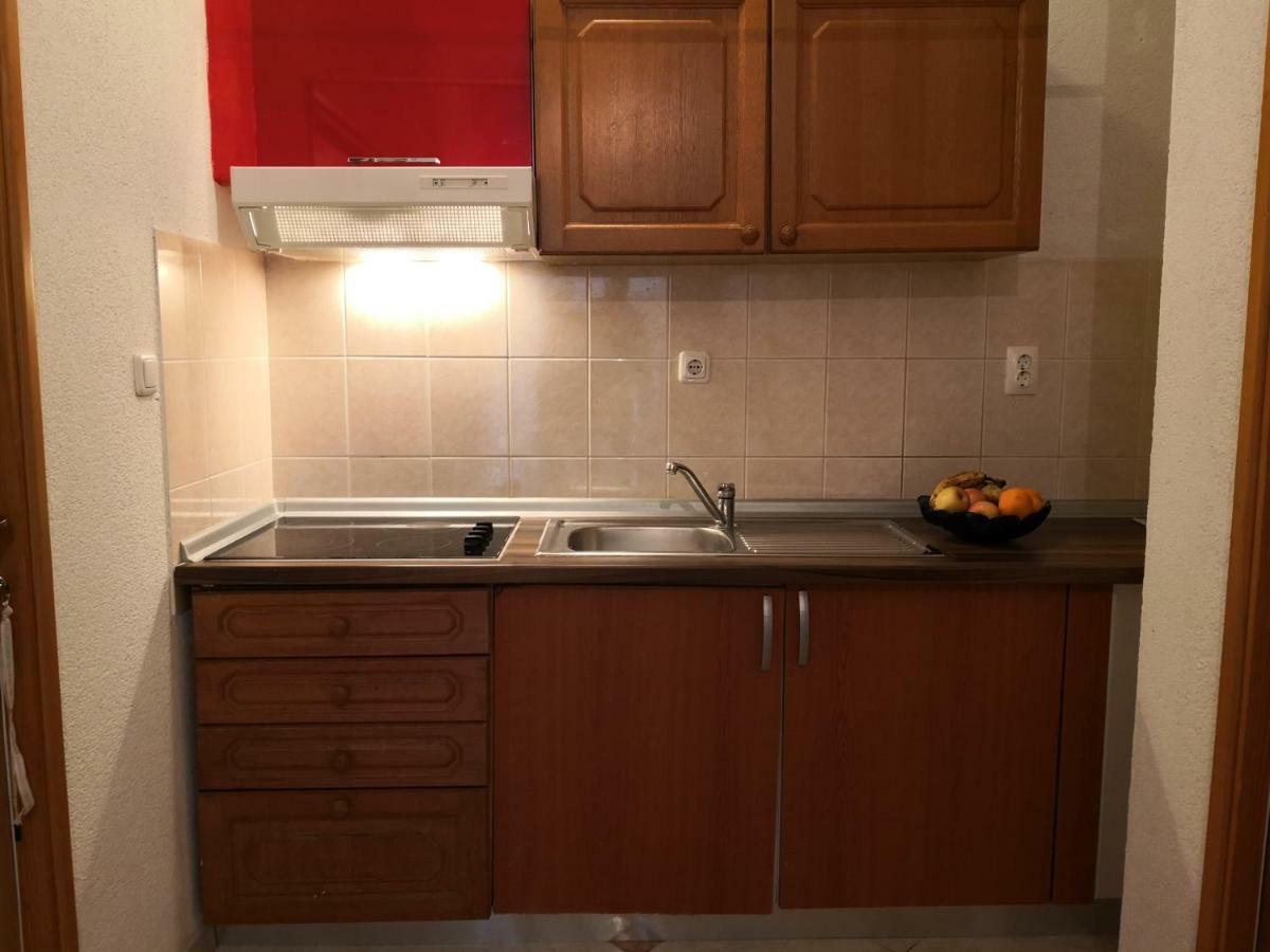 Mrkonjic Branko & Marija Apartmani Оміш Екстер'єр фото