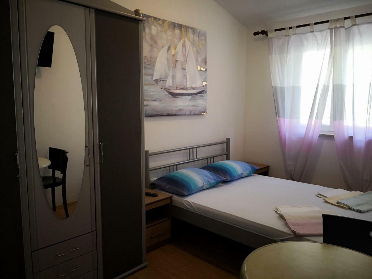 Mrkonjic Branko & Marija Apartmani Оміш Екстер'єр фото