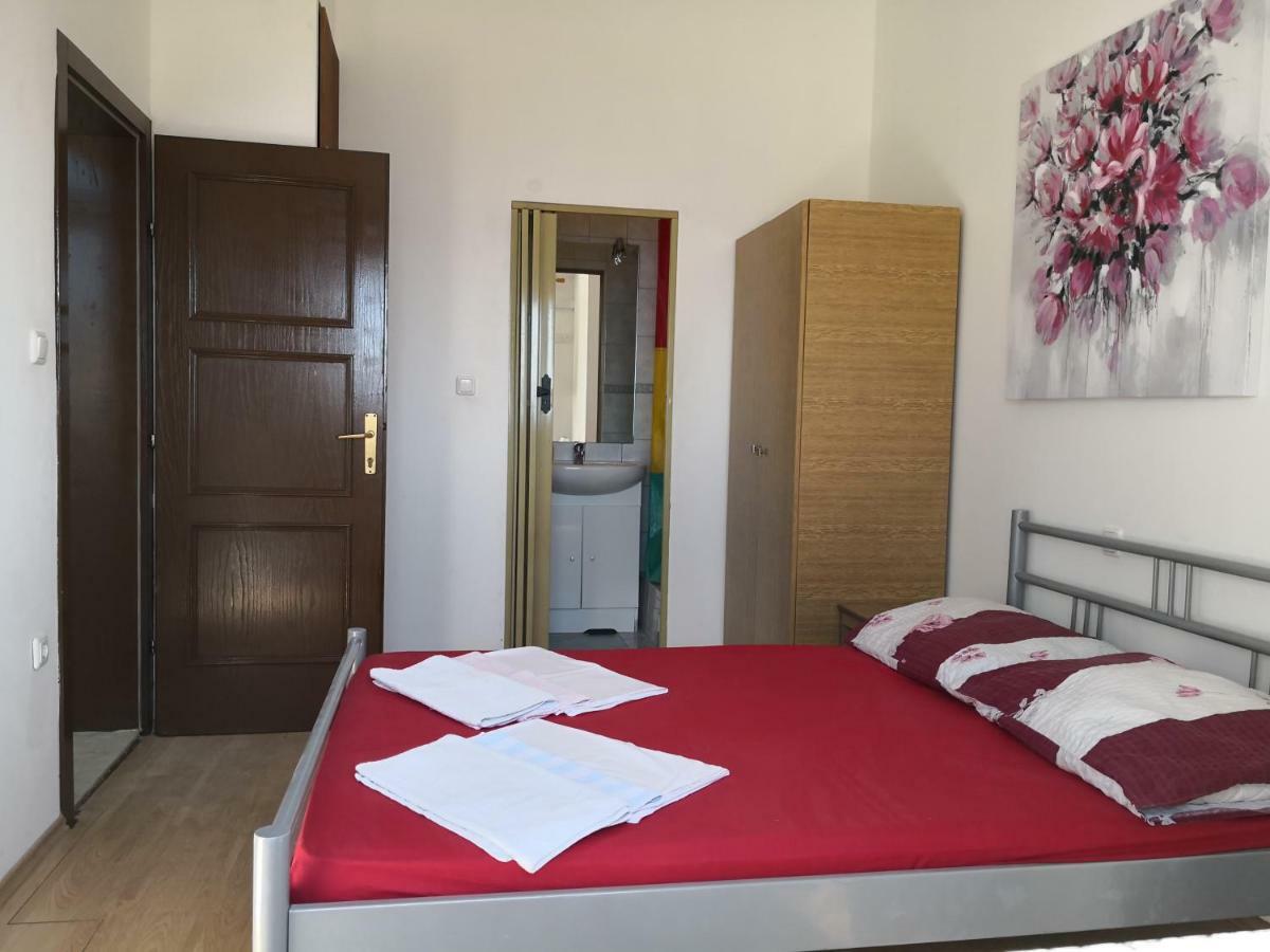 Mrkonjic Branko & Marija Apartmani Оміш Екстер'єр фото