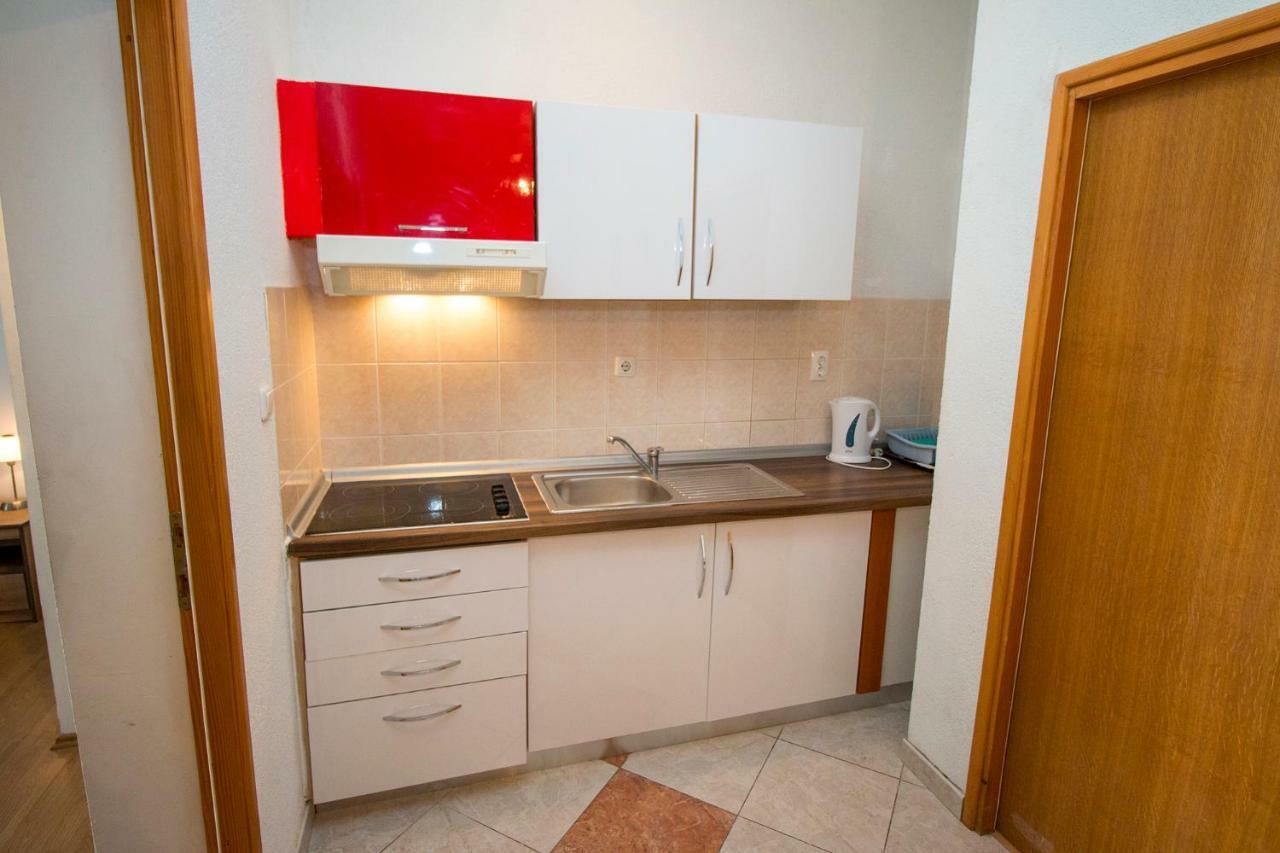 Mrkonjic Branko & Marija Apartmani Оміш Екстер'єр фото