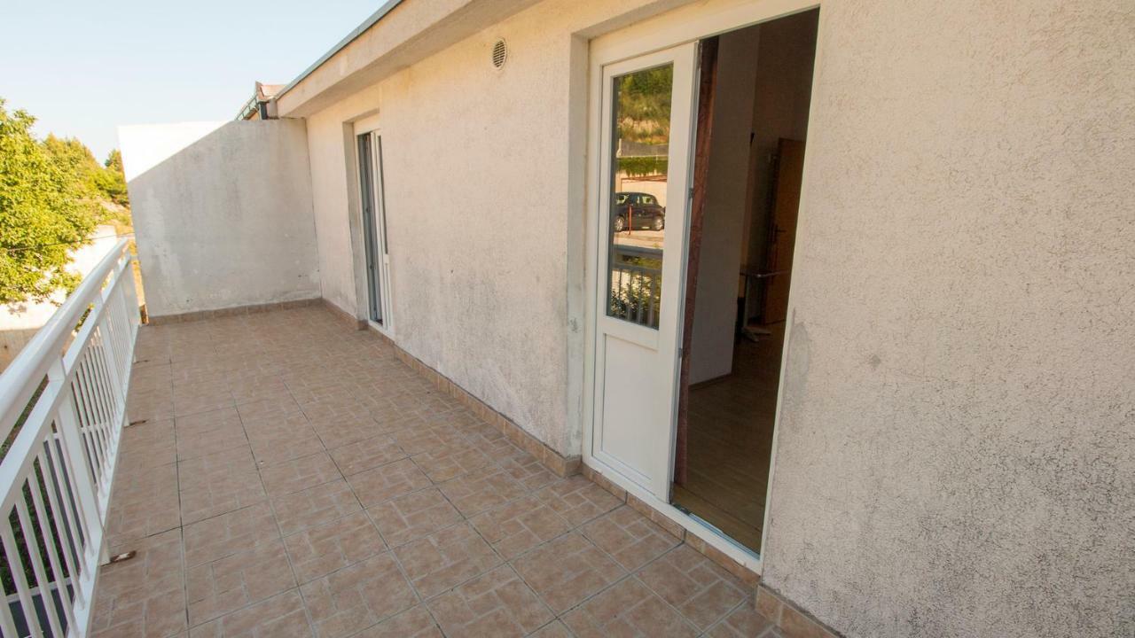 Mrkonjic Branko & Marija Apartmani Оміш Екстер'єр фото