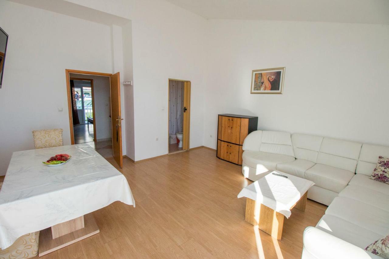 Mrkonjic Branko & Marija Apartmani Оміш Екстер'єр фото