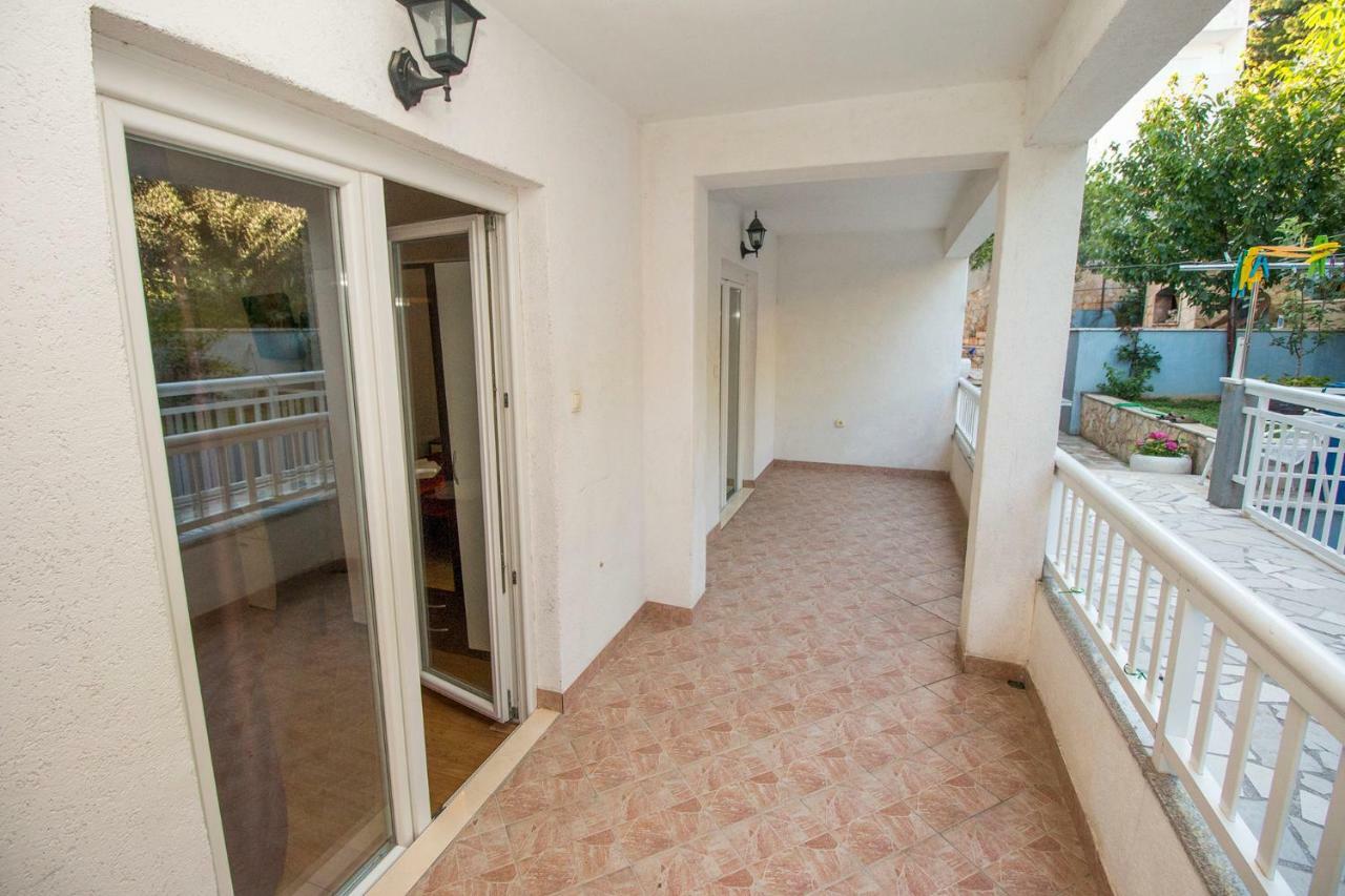 Mrkonjic Branko & Marija Apartmani Оміш Екстер'єр фото