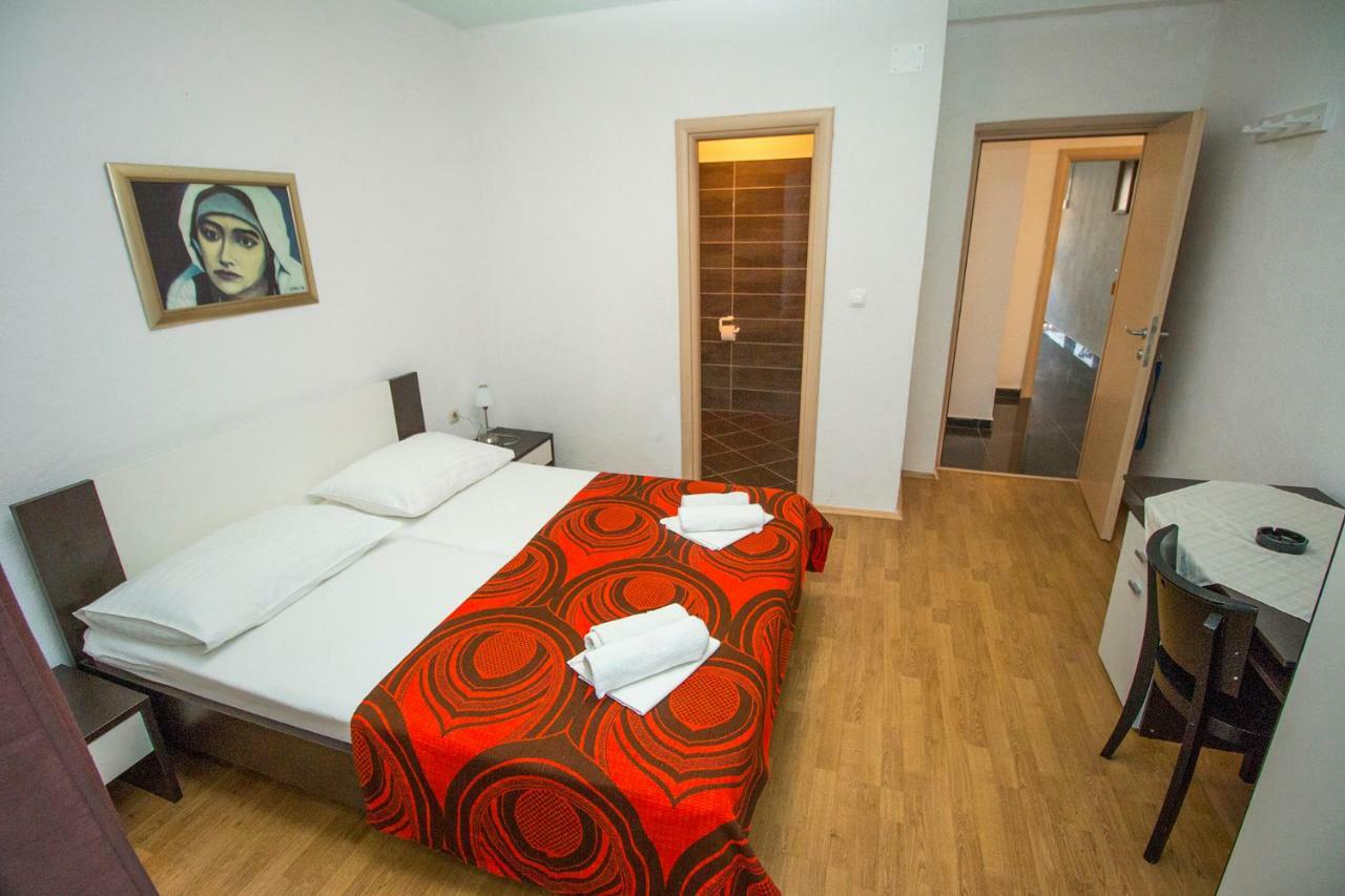 Mrkonjic Branko & Marija Apartmani Оміш Екстер'єр фото