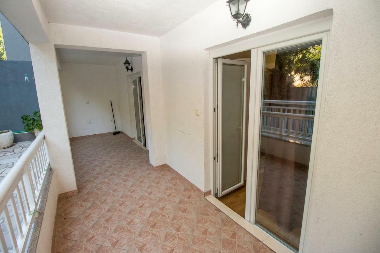 Mrkonjic Branko & Marija Apartmani Оміш Екстер'єр фото