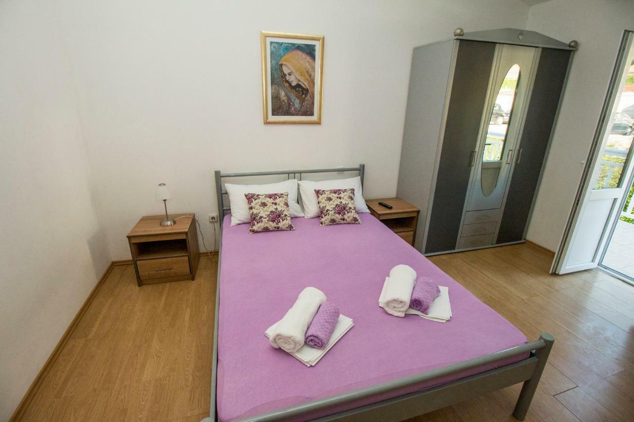 Mrkonjic Branko & Marija Apartmani Оміш Екстер'єр фото
